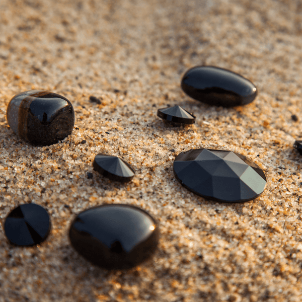 Onice nero: la pietra naturale più amata nel mondo antico - Harmoondy